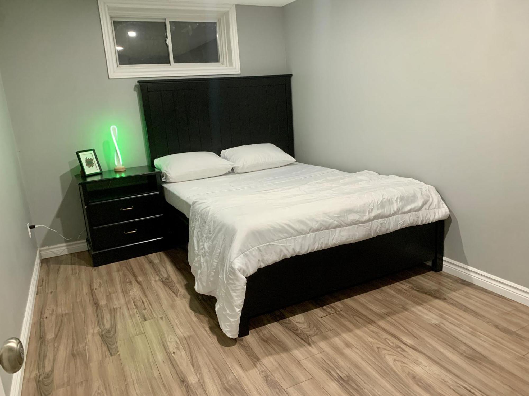 1 Room In A Cozy And Beautiful Basement Guelph Ngoại thất bức ảnh