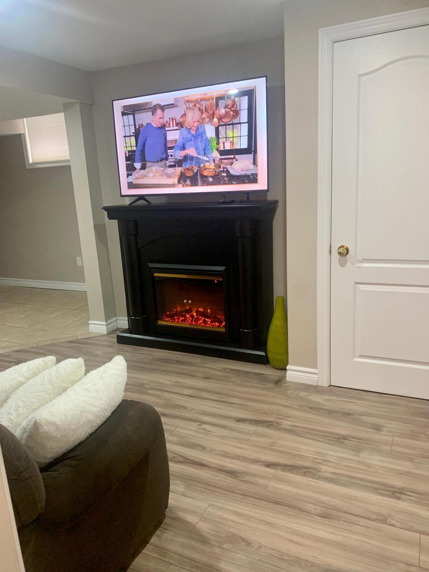 1 Room In A Cozy And Beautiful Basement Guelph Ngoại thất bức ảnh
