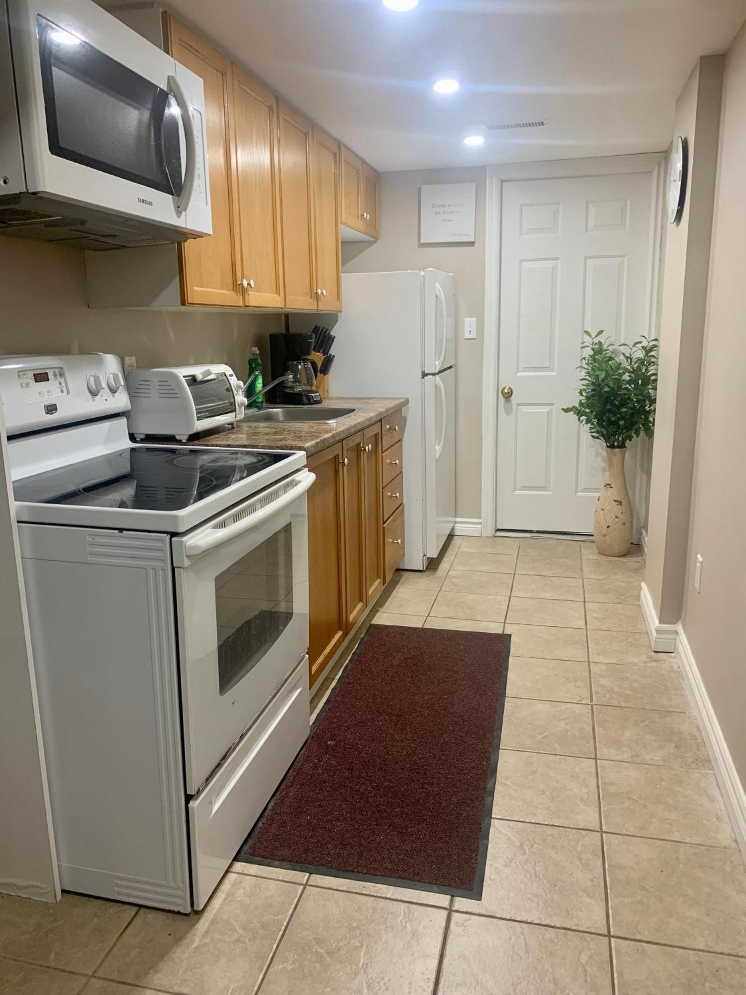 1 Room In A Cozy And Beautiful Basement Guelph Ngoại thất bức ảnh
