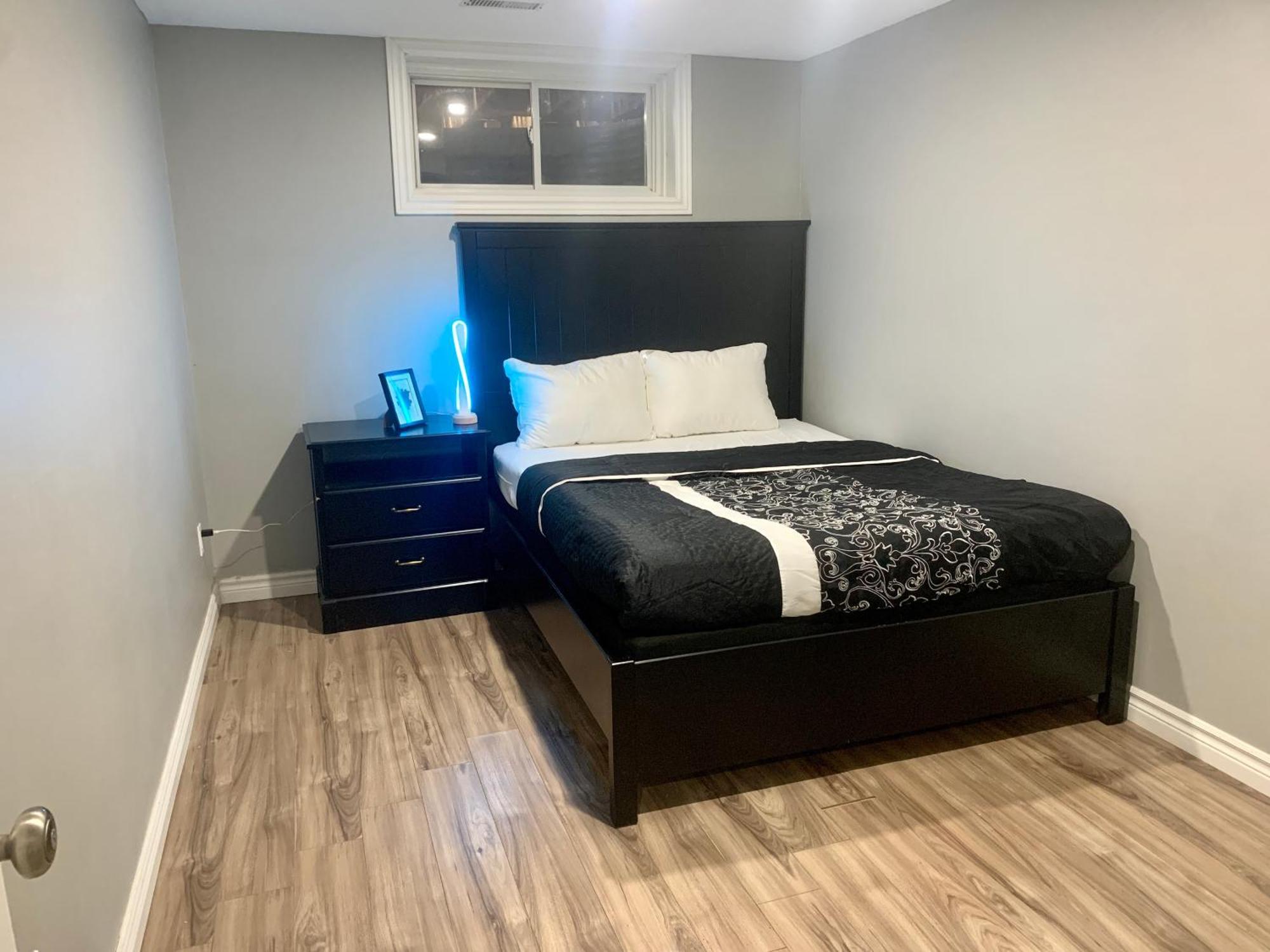 1 Room In A Cozy And Beautiful Basement Guelph Ngoại thất bức ảnh