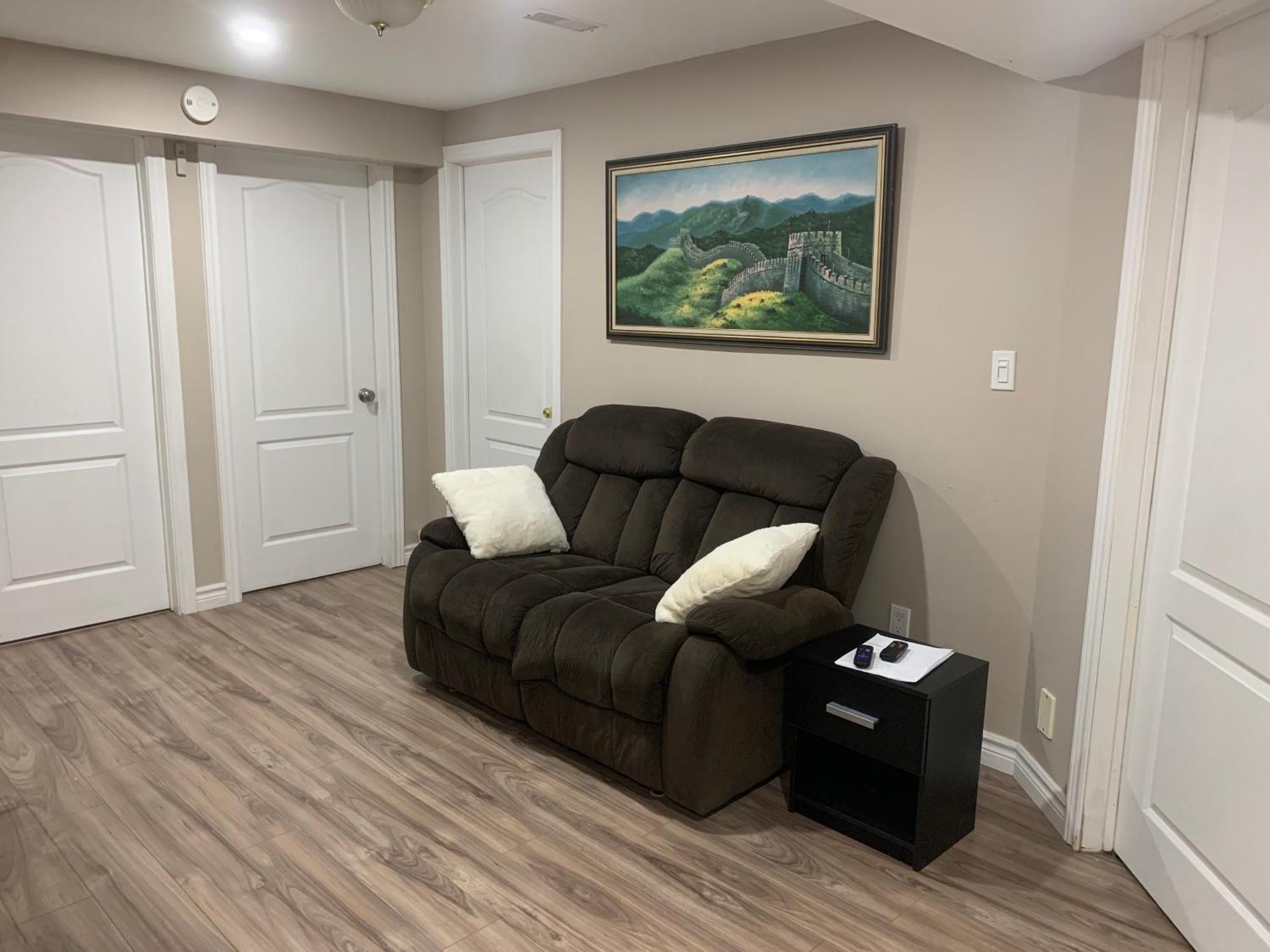 1 Room In A Cozy And Beautiful Basement Guelph Ngoại thất bức ảnh
